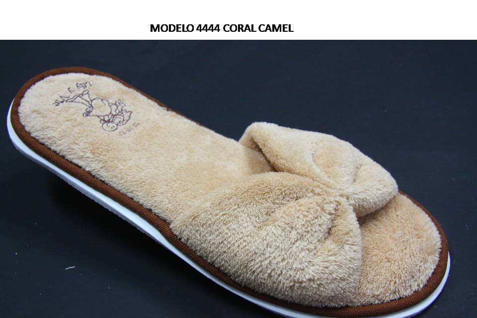 Modelo moño camel