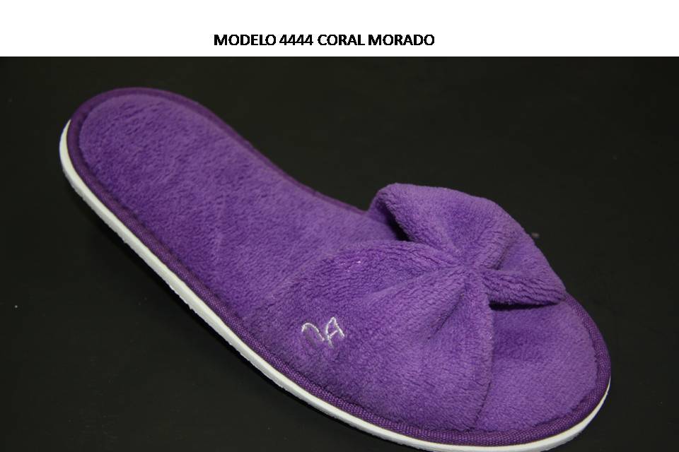 Modelo moño morado