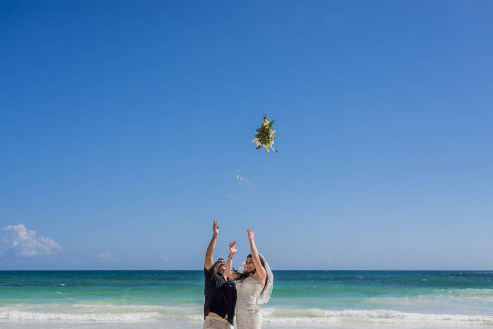 V + C TRASH THE DRESS