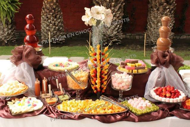 Fuente de chamoy y chocolate