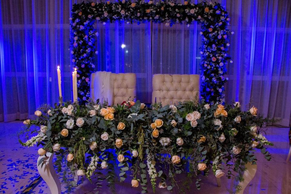 Decoración mesa de novios