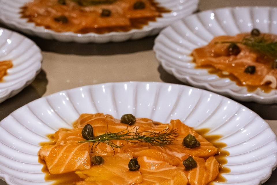 Carpaccio de Salmon con Ponzu