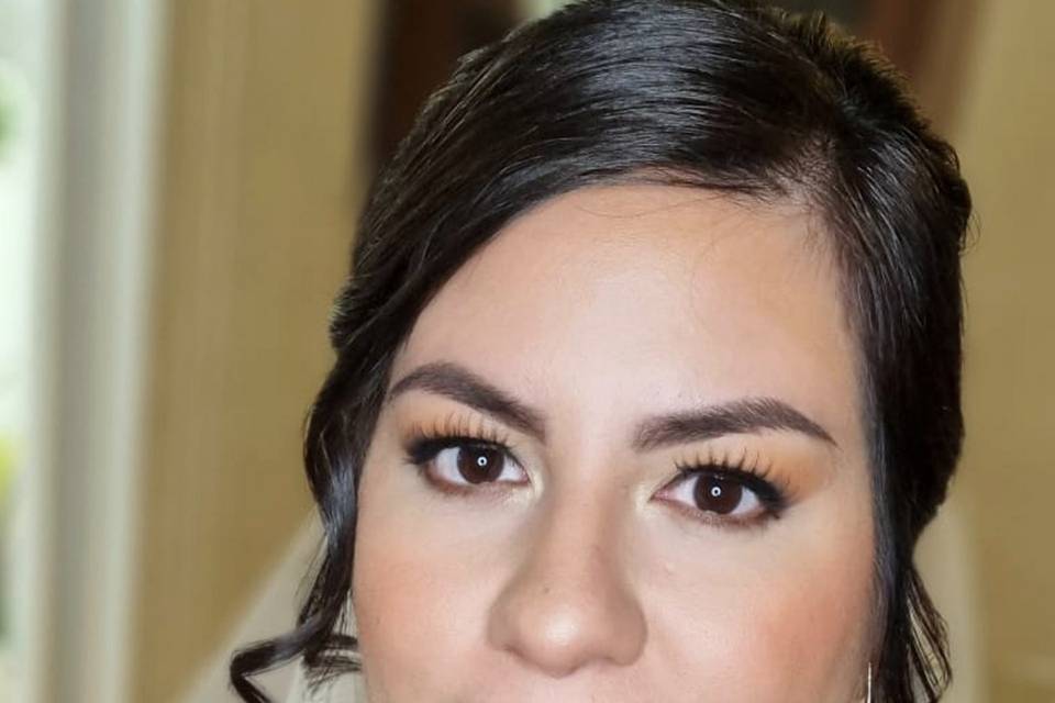 Maquillaje y arreglo de tocado