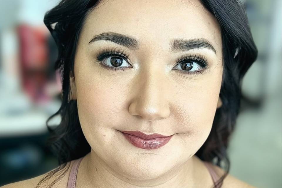 Maquillaje y arreglo de tocado
