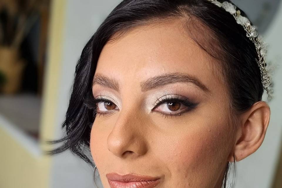 Maquillaje y arreglo de tocado
