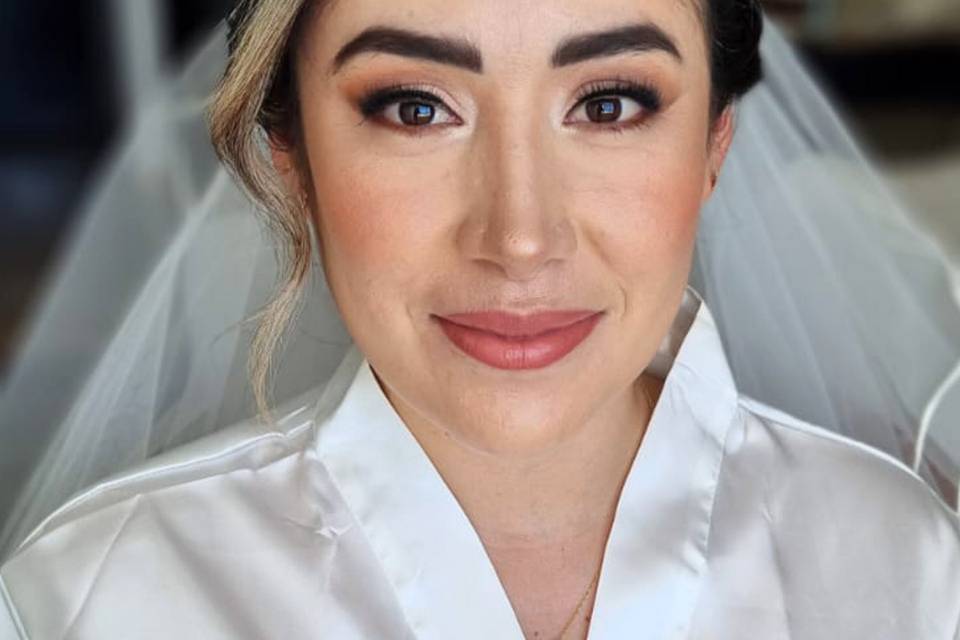 Maquillaje y arreglo de tocado