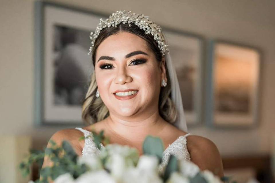 Maquillaje y arreglo de tocado
