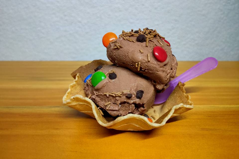 Helado de chocolate con luneta