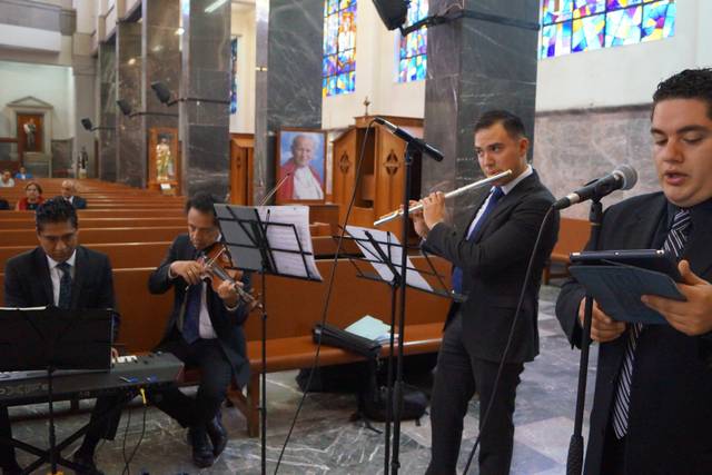 Tenor, flauta, violín y piano.