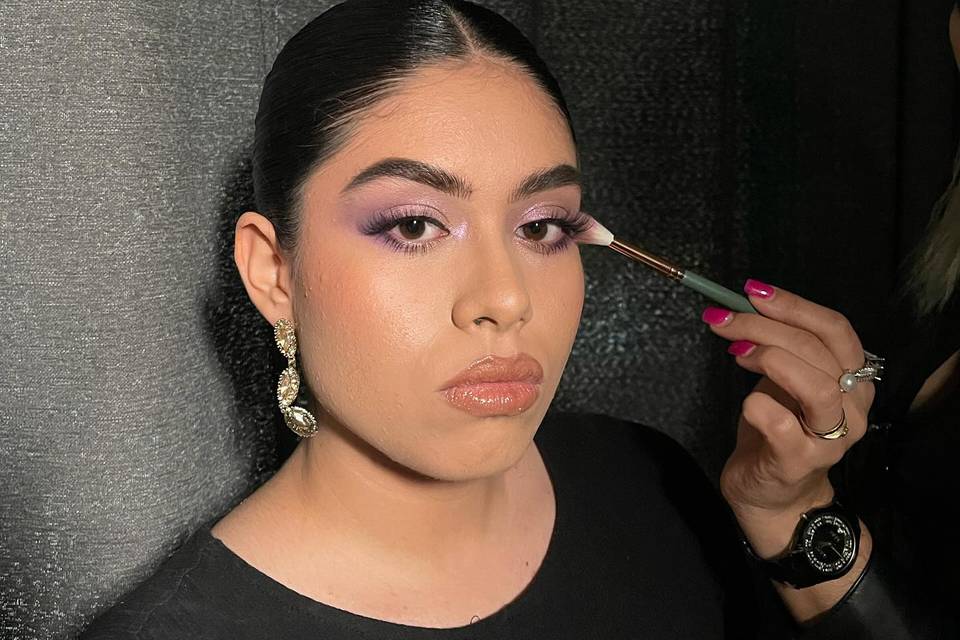 Maquillaje con sombras lilas