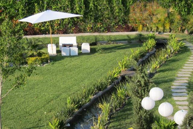 Jardín y río