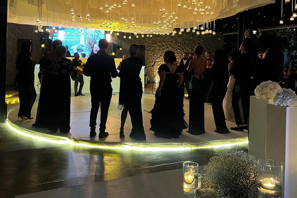 Pista de baile con iluminación
