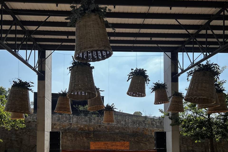Barra Tono nogal y mesa DJ
