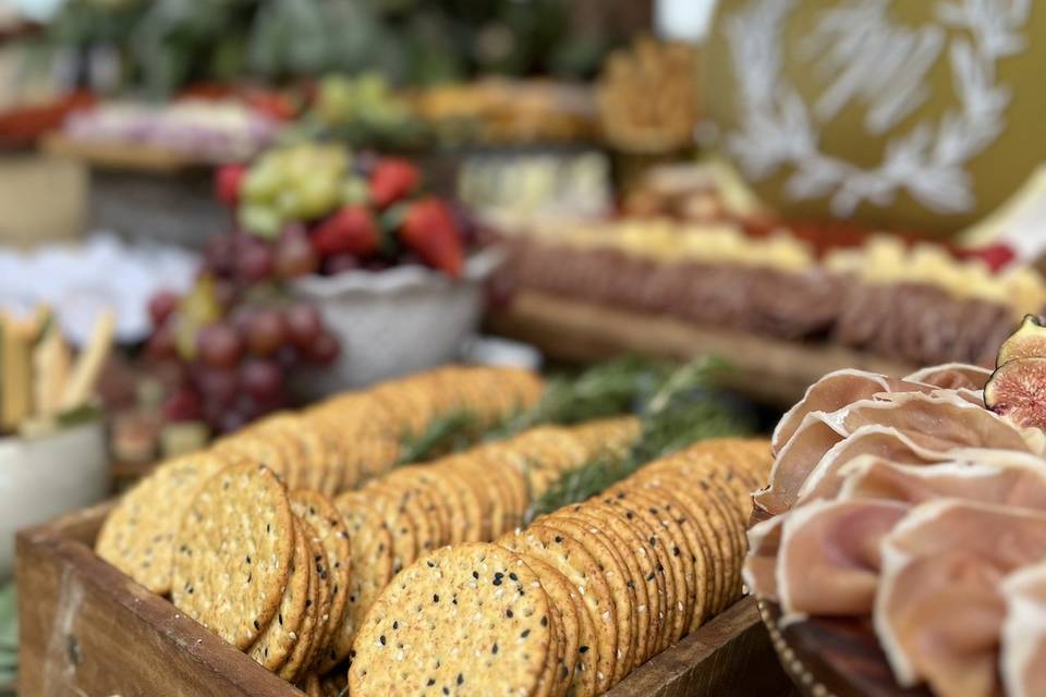 Galletas y embutidos