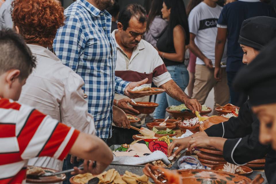 Buffet de antojitos mexicanos