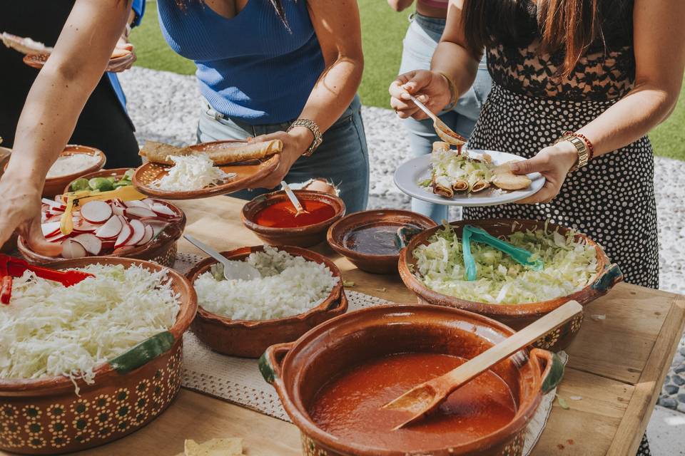 Buffet de antojitos mexicanos