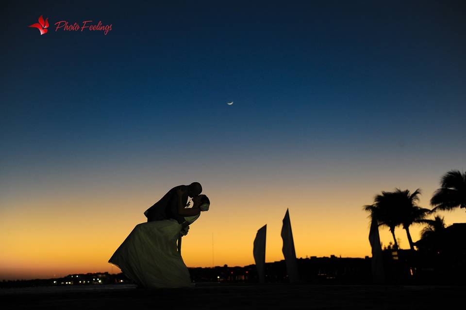 Atardecer, tu yo y la luna