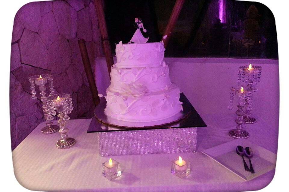 Pastel de boda en crema