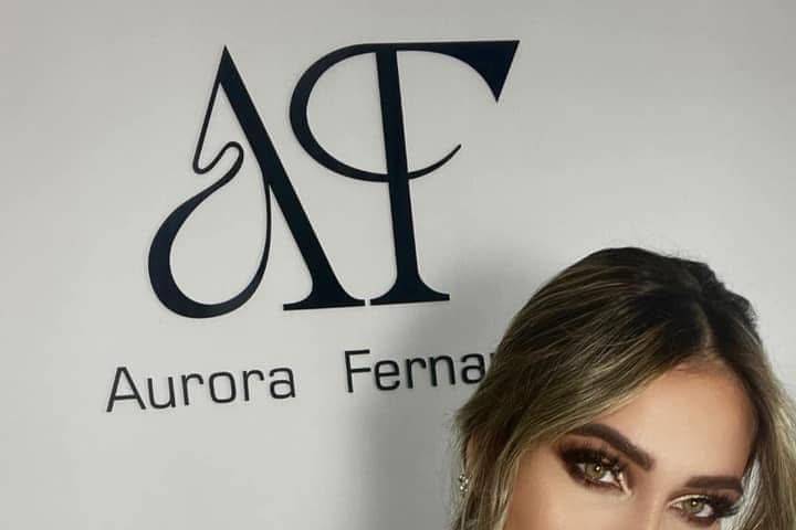 Mujer con maquillaje de noche