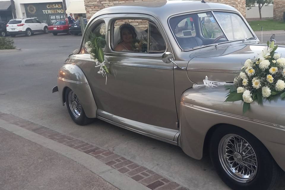 Ford tudor cupé Deluxe 1946