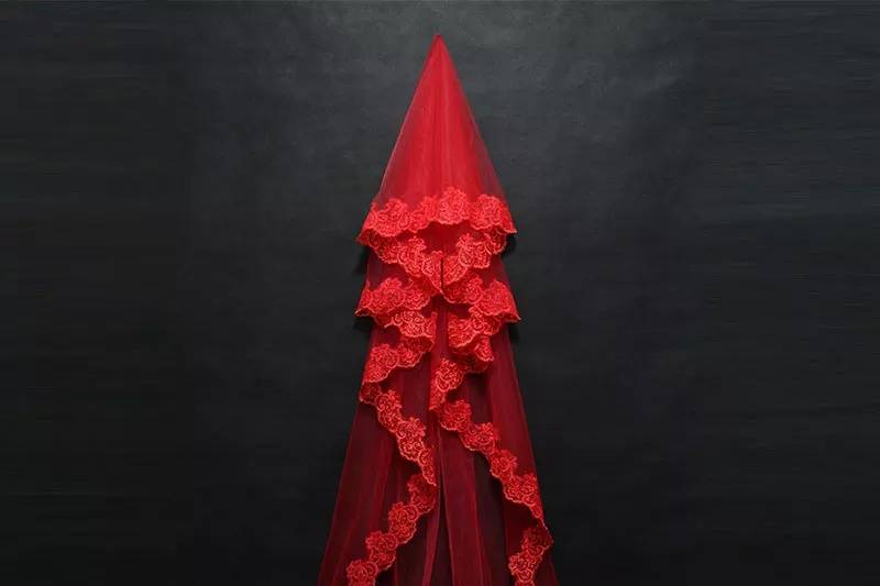 Mantilla de encaje rojo