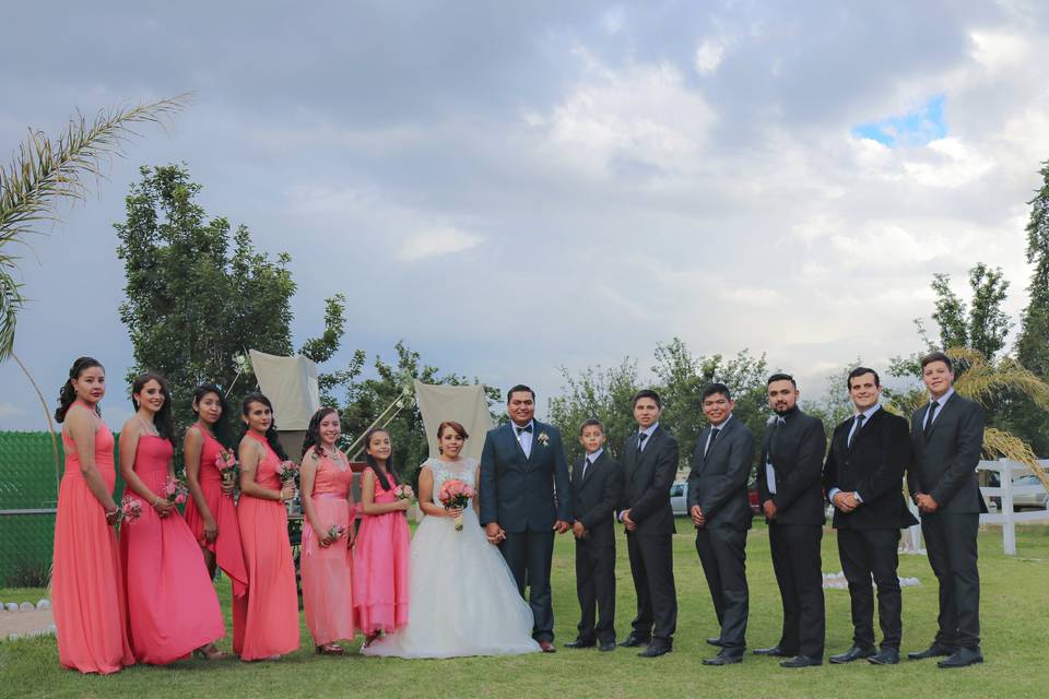 Novios, damas y padrinos