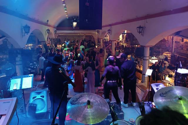 Fiesta con grupo musical