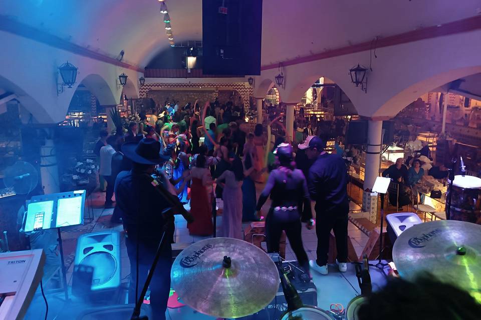 Fiesta con grupo musical