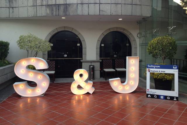 Renta de Letras Gigantes para Boda o 15 Años (Paquete de 3 Pzas.)