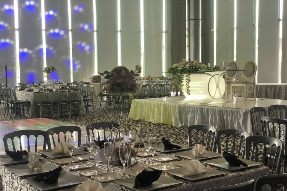 Mesa montada para evento