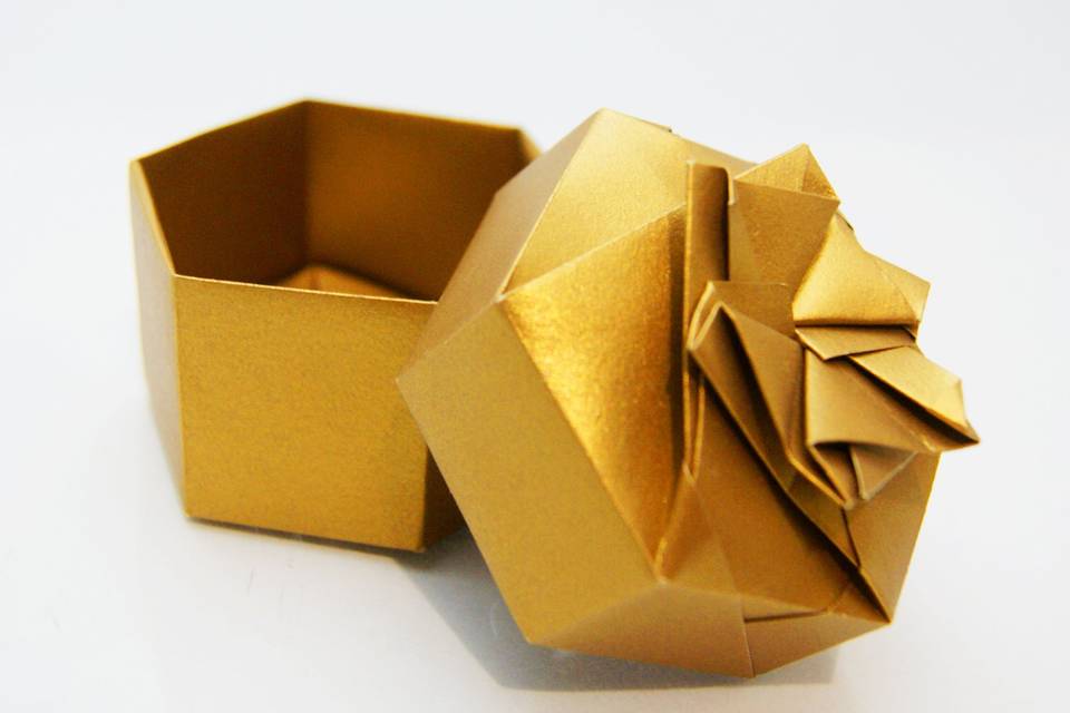 Caja origami dorada
