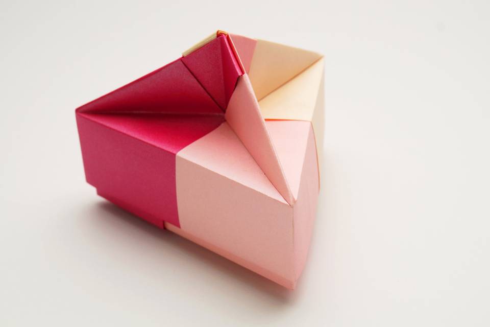 Caja origami triangular