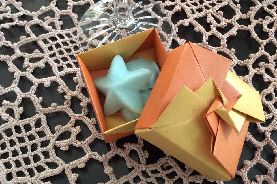 Caja de origami con jabones