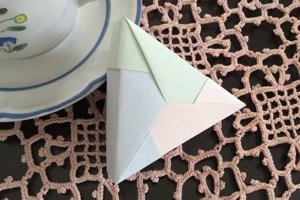 Caja origami triangular