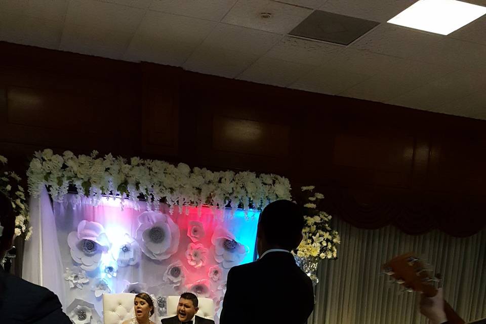 Cantando para los novios