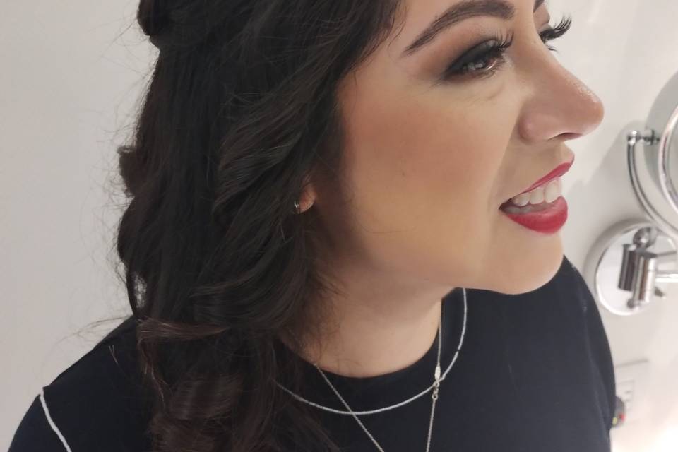 Maquillaje y peinado social