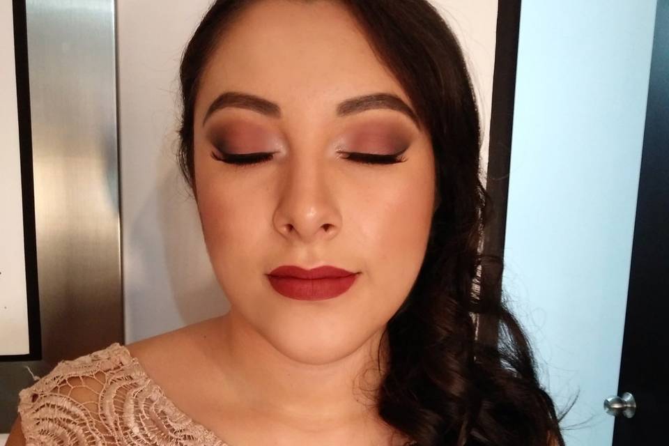 Maquillaje y peinado