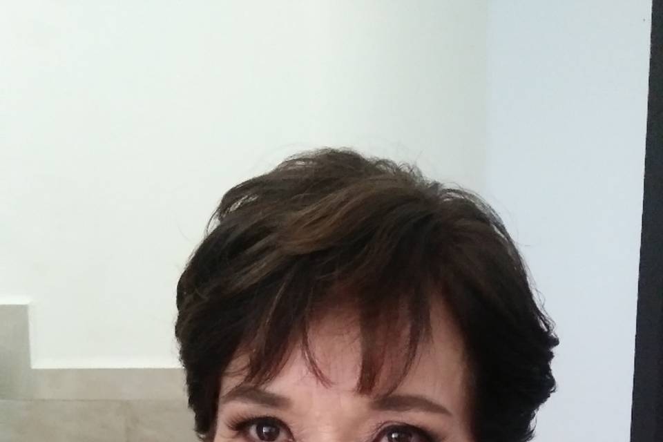 Maquillaje y peinado social