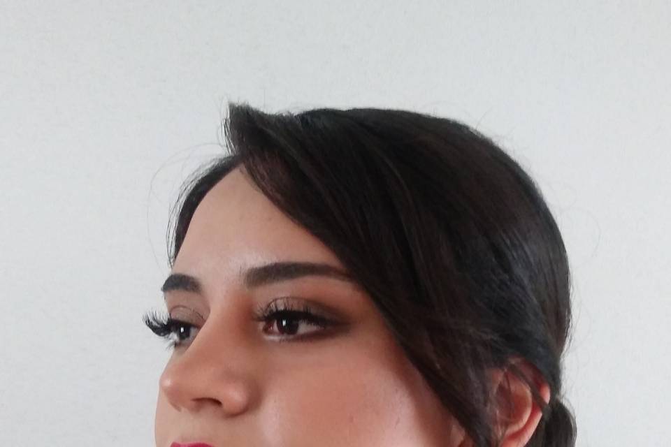 Maquillaje y peinado social