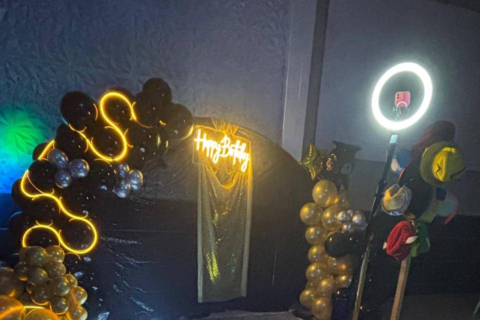 Plataforma 360 iluminada azul