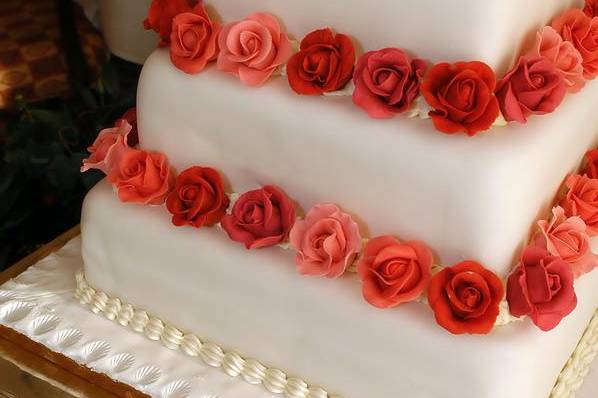 Pastel con rosas para boda