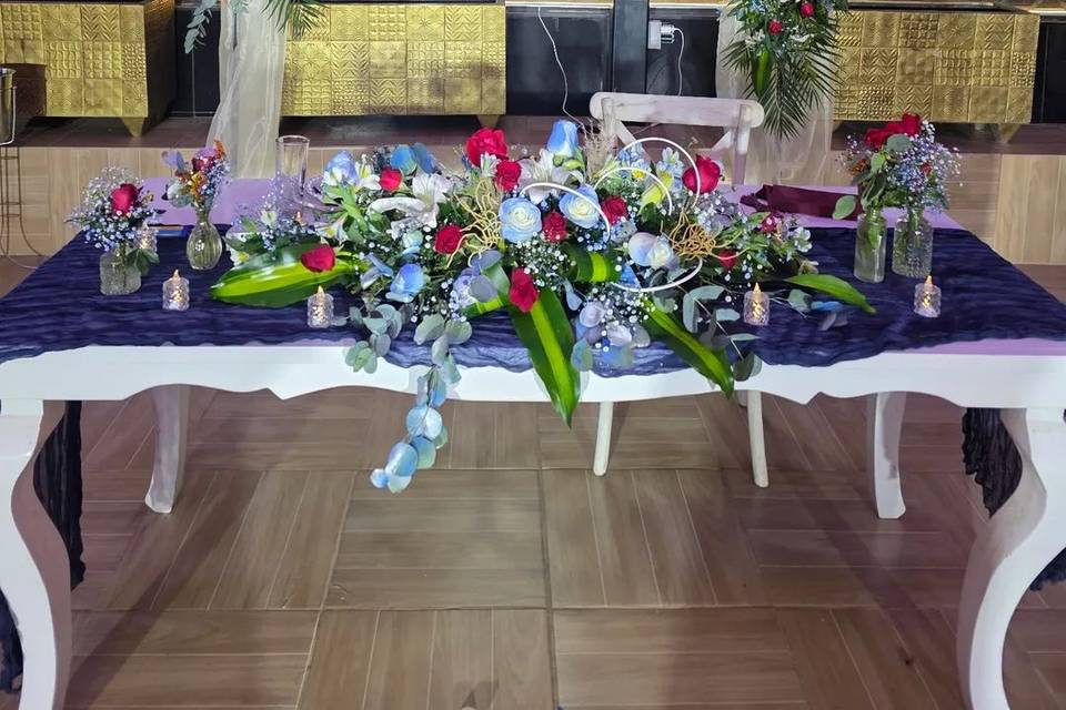 Decoración mesa de novios