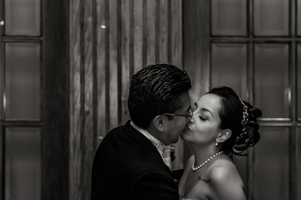 Boda, el primer beso