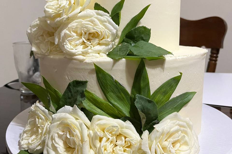 Pastel de boda con flores