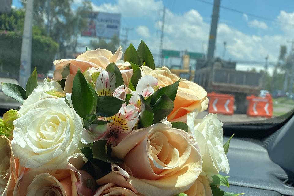 Ramo de novia en tonalidades blancas