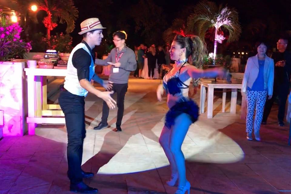 Bailarines de salsa