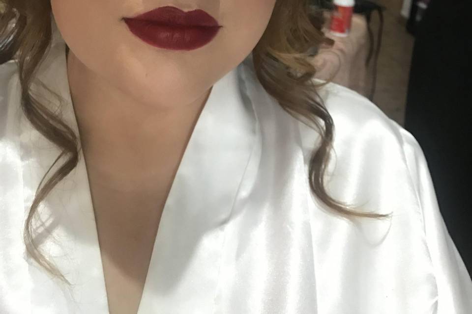 Maquillaje novia labios rojos