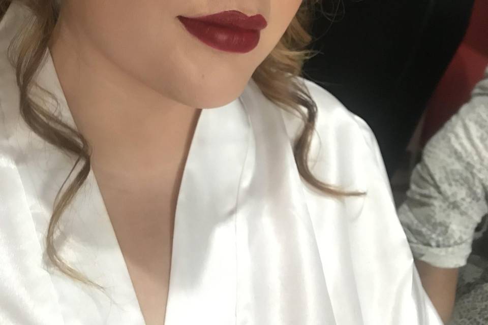 Maquillaje novia labios rojos