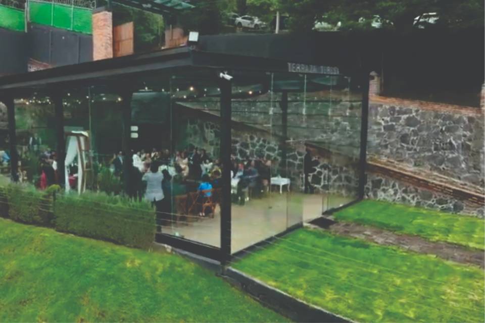 Ceremonia aún lloviendo