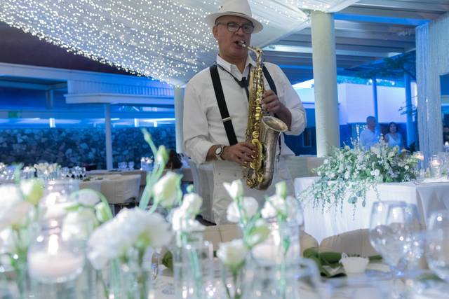 Saxofonista luiggi de caro